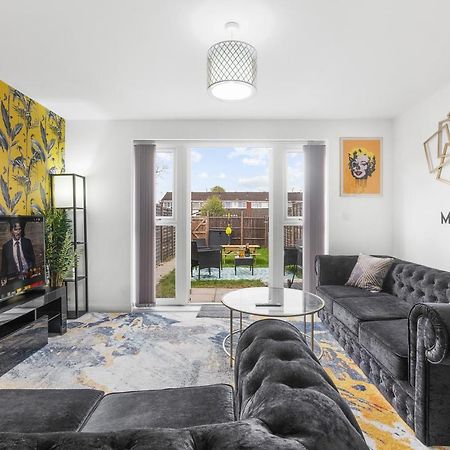Luxury 2 Bed House City Centre ✘ Bbq & Garden ☆ Family Friendly→ Swingball & Outdoor Furniture - Free Parking → With 50 Inch Smart Tv, Free Netflix & Wifi ✘ Comfy Seating Area - By Maevela 伯明翰 外观 照片