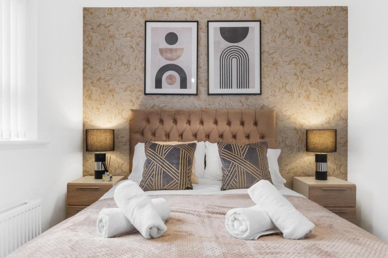 Luxury 2 Bed House City Centre ✘ Bbq & Garden ☆ Family Friendly→ Swingball & Outdoor Furniture - Free Parking → With 50 Inch Smart Tv, Free Netflix & Wifi ✘ Comfy Seating Area - By Maevela 伯明翰 外观 照片