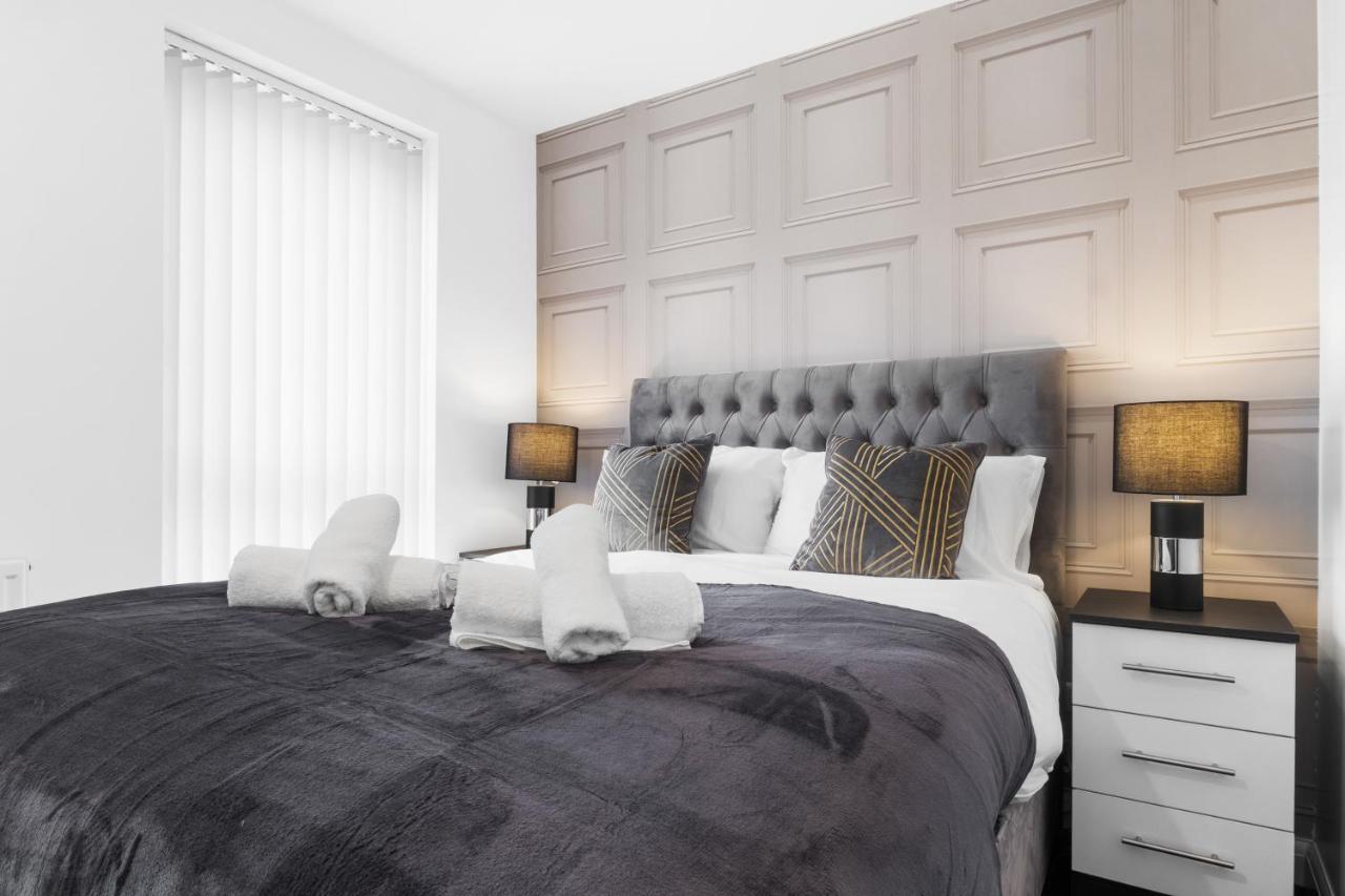 Luxury 2 Bed House City Centre ✘ Bbq & Garden ☆ Family Friendly→ Swingball & Outdoor Furniture - Free Parking → With 50 Inch Smart Tv, Free Netflix & Wifi ✘ Comfy Seating Area - By Maevela 伯明翰 外观 照片