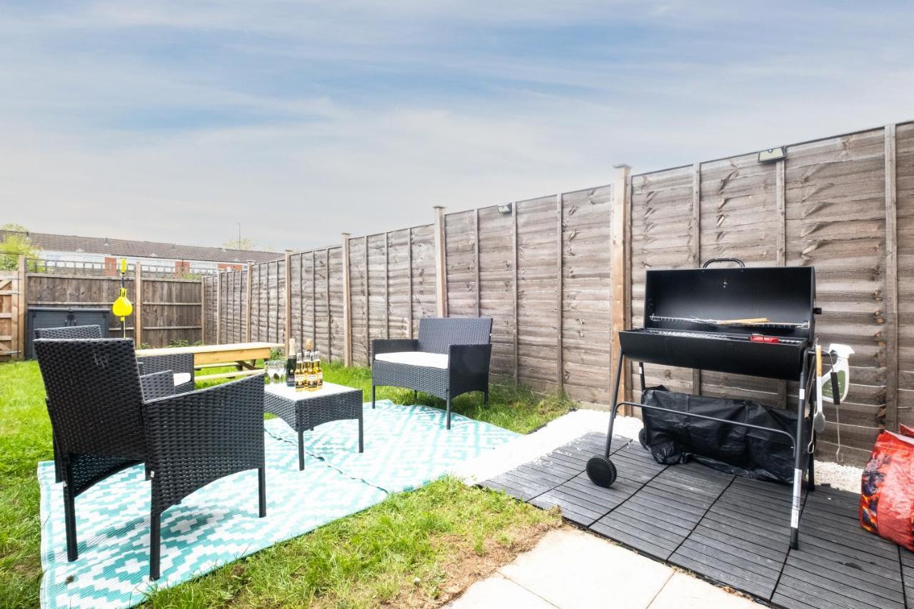 Luxury 2 Bed House City Centre ✘ Bbq & Garden ☆ Family Friendly→ Swingball & Outdoor Furniture - Free Parking → With 50 Inch Smart Tv, Free Netflix & Wifi ✘ Comfy Seating Area - By Maevela 伯明翰 外观 照片