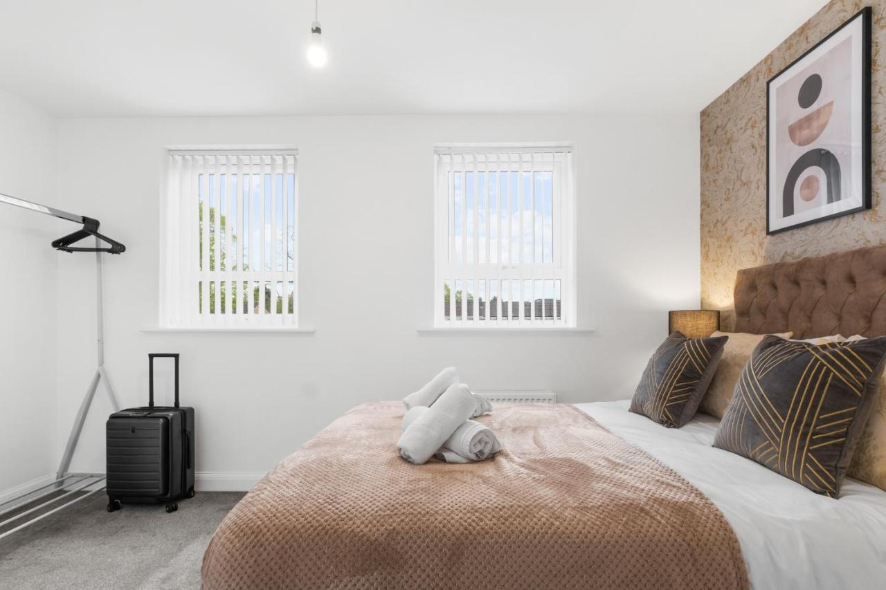 Luxury 2 Bed House City Centre ✘ Bbq & Garden ☆ Family Friendly→ Swingball & Outdoor Furniture - Free Parking → With 50 Inch Smart Tv, Free Netflix & Wifi ✘ Comfy Seating Area - By Maevela 伯明翰 外观 照片