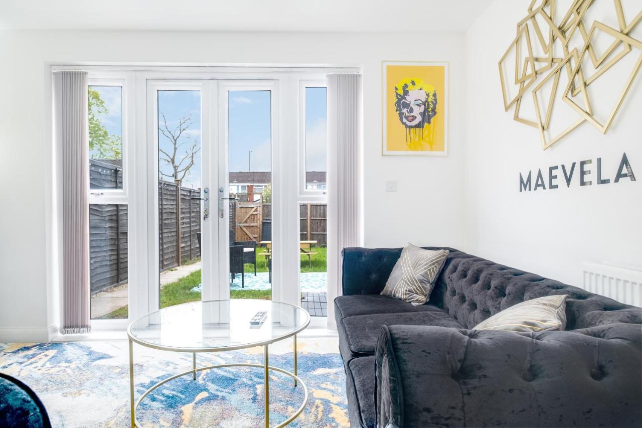 Luxury 2 Bed House City Centre ✘ Bbq & Garden ☆ Family Friendly→ Swingball & Outdoor Furniture - Free Parking → With 50 Inch Smart Tv, Free Netflix & Wifi ✘ Comfy Seating Area - By Maevela 伯明翰 外观 照片
