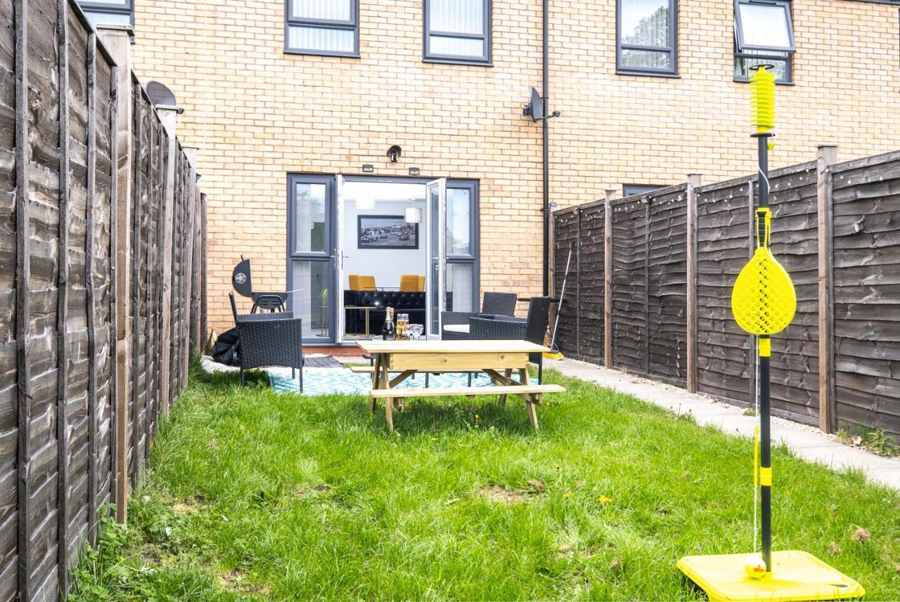 Luxury 2 Bed House City Centre ✘ Bbq & Garden ☆ Family Friendly→ Swingball & Outdoor Furniture - Free Parking → With 50 Inch Smart Tv, Free Netflix & Wifi ✘ Comfy Seating Area - By Maevela 伯明翰 外观 照片