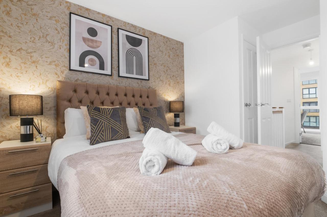 Luxury 2 Bed House City Centre ✘ Bbq & Garden ☆ Family Friendly→ Swingball & Outdoor Furniture - Free Parking → With 50 Inch Smart Tv, Free Netflix & Wifi ✘ Comfy Seating Area - By Maevela 伯明翰 外观 照片